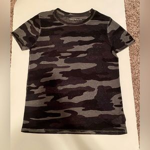 Lucky Brand 🍀Gray Camo Tee Women’s Size Small